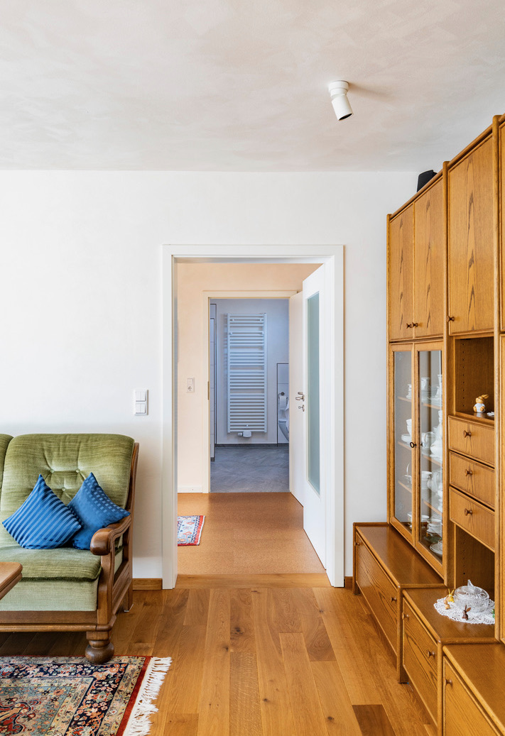 Blick vom Wohnzimmer ins Bad nach dem Umbau